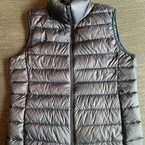 Navy Uniqlo • SZ M • puffy vest